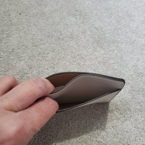 NANETTE LEPORE Pebbled Vegan Leather Card Holder with Chain Strap Clasp White - Picture 4 of 6